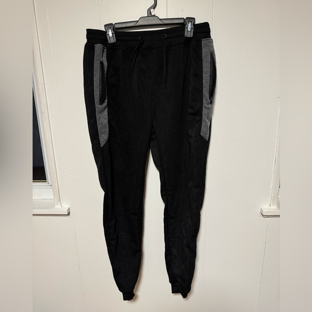 Men black joggers brand new never worn size XL